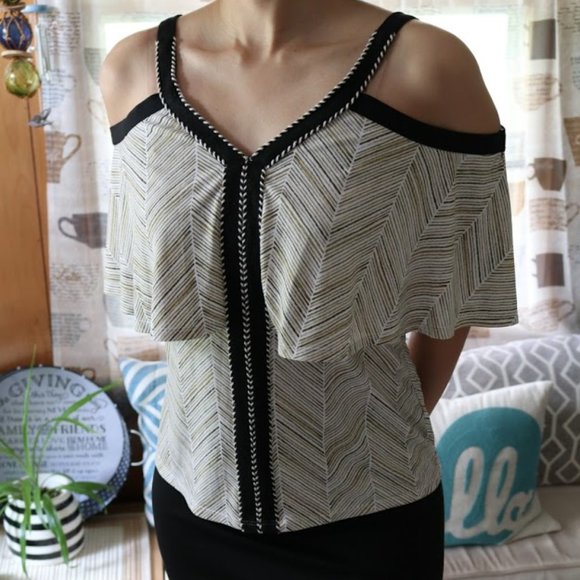3/$15 CATO Cold Shoulder Pop Over Printed Blouse - Picture 4 of 16